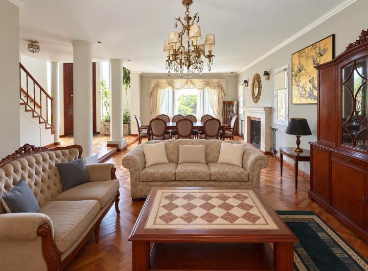 Casa · 223m² · 7 Ambientes