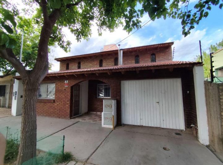 Casa · 120m² · 6 Ambientes · 1 Cochera
