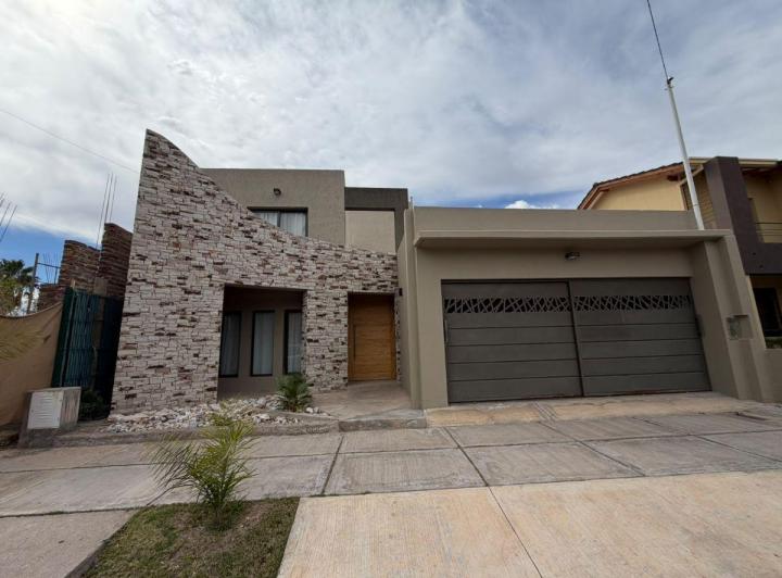 Casa · 200m² · 1 Ambiente · 1 Cochera