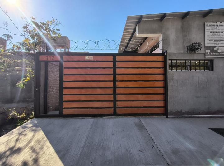 Local comercial · 148m² · 3 Ambientes · 4 Cocheras