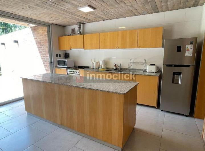 Casa · 200m² · 4 Ambientes · 1 Cochera