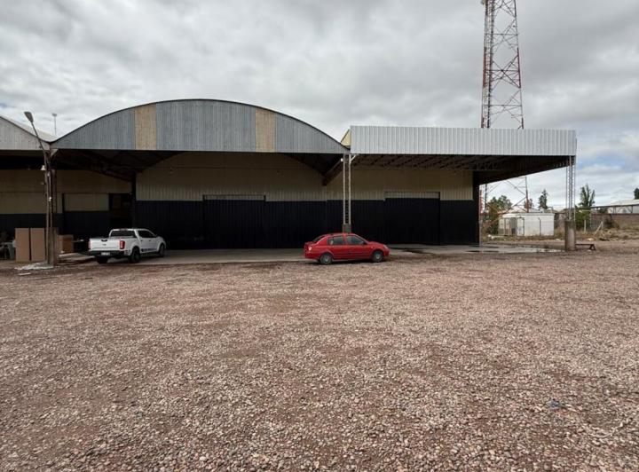 Bodega-Galpón · 450m² · 1 Ambiente · 10 Cocheras
