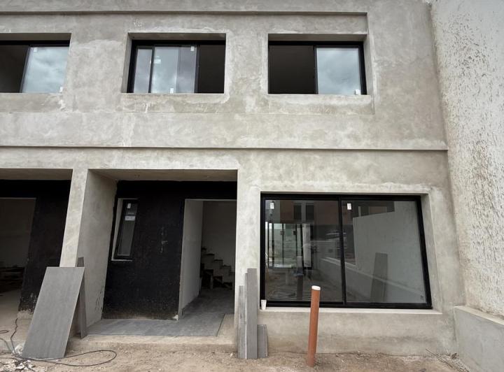 Casa · 123m² · 5 Ambientes · 2 Cocheras