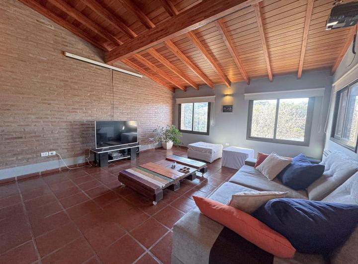 Casa · 412m² · 9 Ambientes · 2 Cocheras
