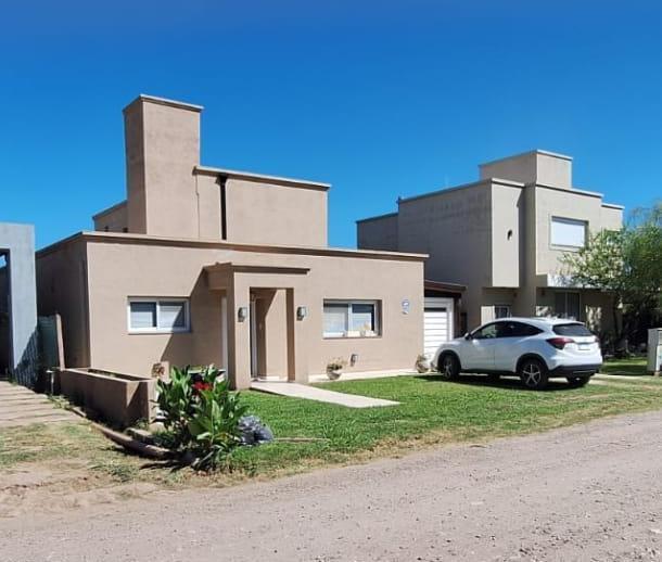 Casa · 240m² · 11 Ambientes