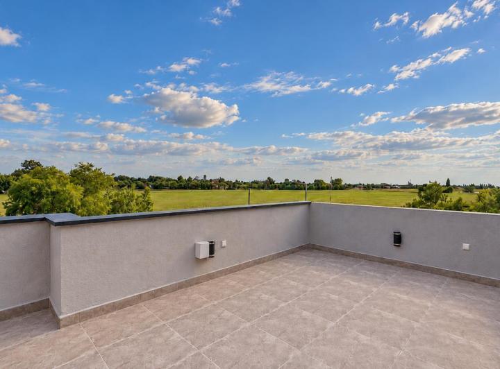 Casa · 190m² · 5 Ambientes · 2 Cocheras