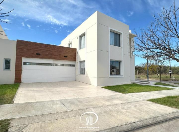 Casa · 250m² · 8 Ambientes