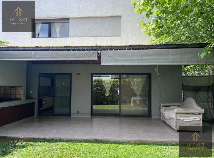 Casa · 220m² · 7 Ambientes · 2 Cocheras