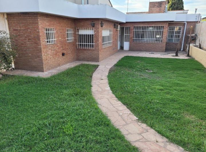 Casa · 230m² · 7 Ambientes