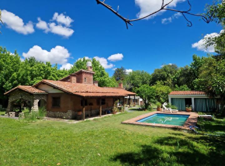 Casa · 1500m² · 4 Ambientes · 1 Cochera