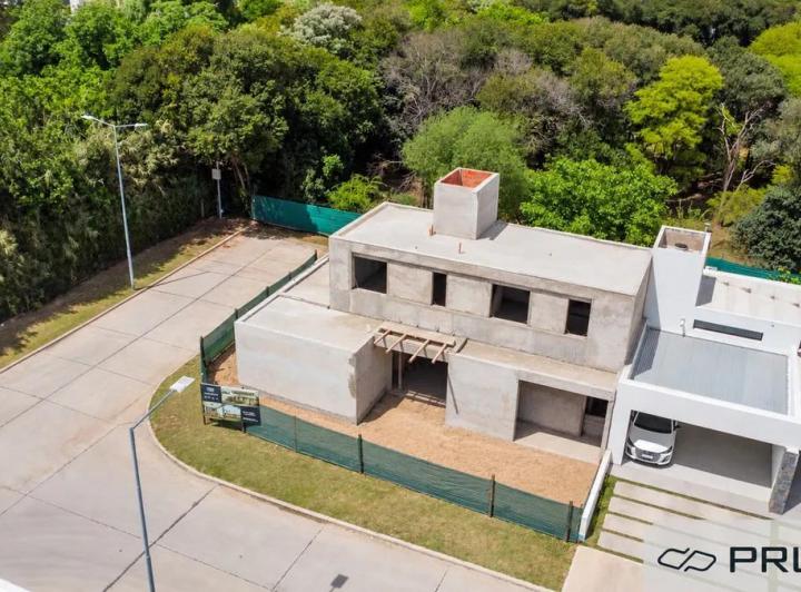 Casa · 223m² · 6 Ambientes