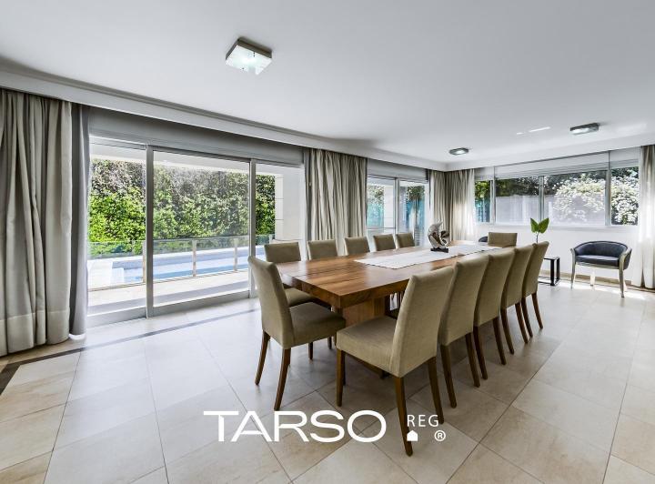 Casa · 1020m² · 11 Ambientes · 4 Cocheras