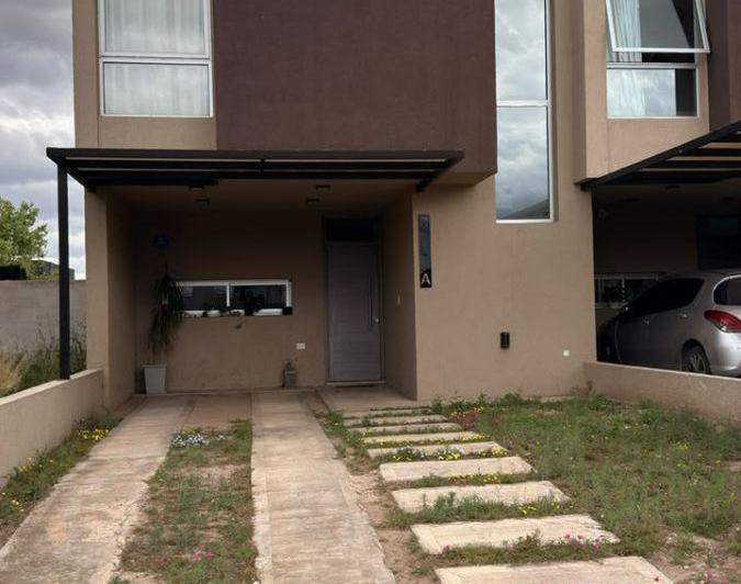 Casa · 130m² · 5 Ambientes · 1 Cochera