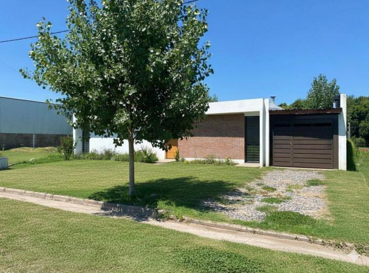 Casa · 100m² · 3 Ambientes · 1 Cochera