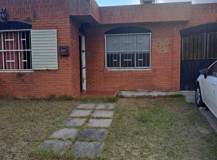 Casa · 277m² · 2 Dormitorios · 1 Cochera