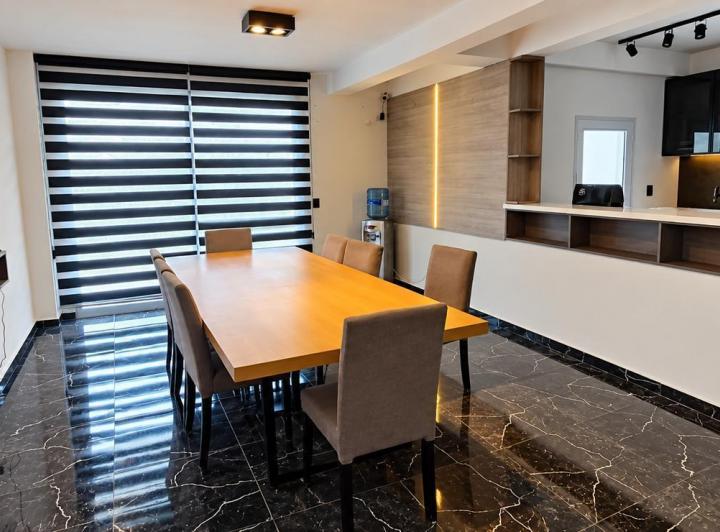 Casa · 260m² · 7 Ambientes · 1 Cochera