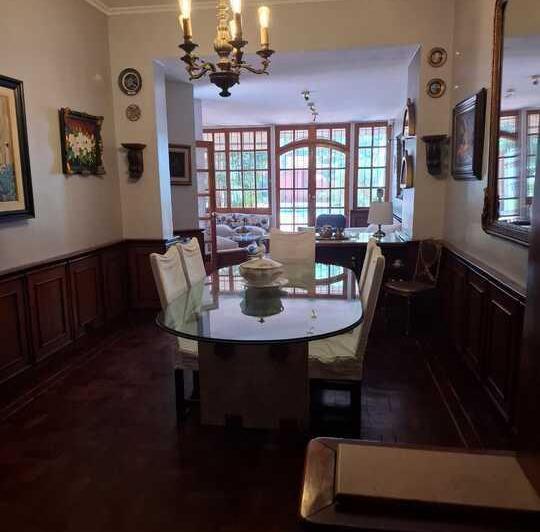 Casa · 237m² · 6 Ambientes · 1 Cochera