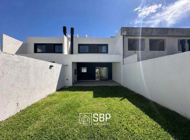 Casa · 130m² · 5 Ambientes · 2 Cocheras