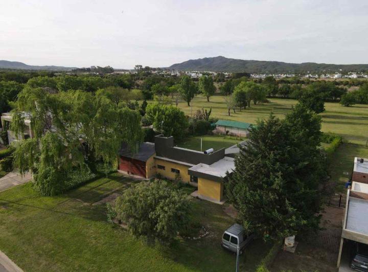 Casa · 225m² · 5 Ambientes · 3 Cocheras