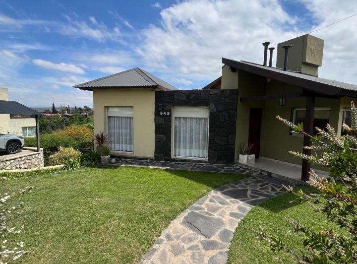 Casa · 167m² · 6 Ambientes · 1 Cochera