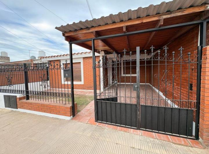Casa · 110m² · 5 Ambientes · 1 Cochera