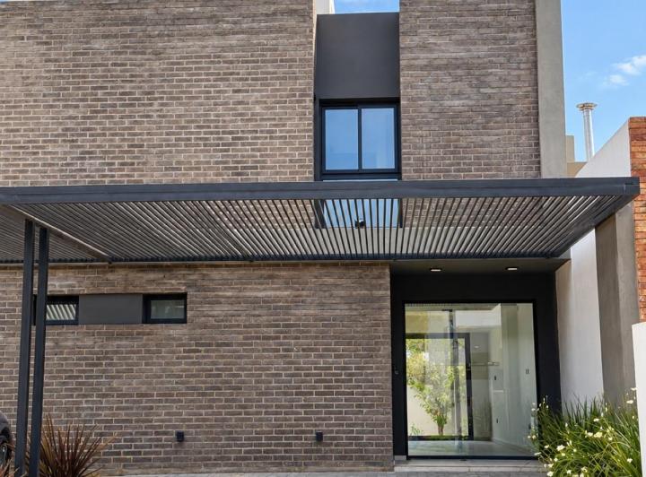 Casa · 120m² · 4 Ambientes · 2 Cocheras