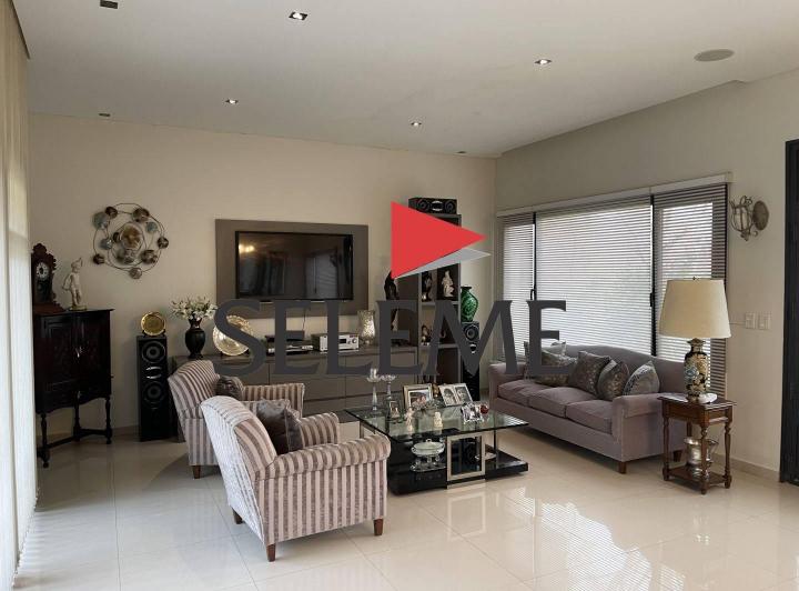 Casa · 279m² · 3 Dormitorios · 2 Cocheras