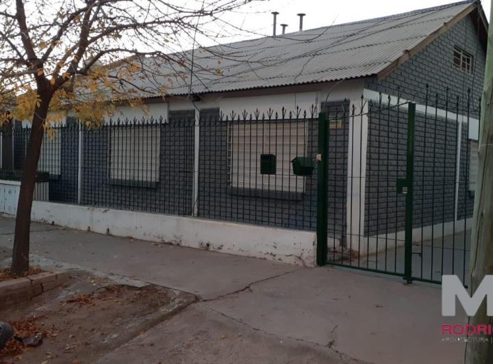 Casa · 100m² · 5 Ambientes · 1 Cochera