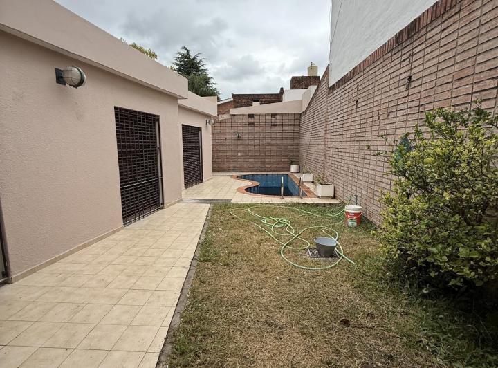 Casa · 181m² · 3 Dormitorios · 2 Cocheras