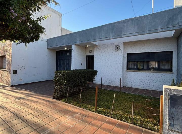 Casa · 219m² · 6 Ambientes