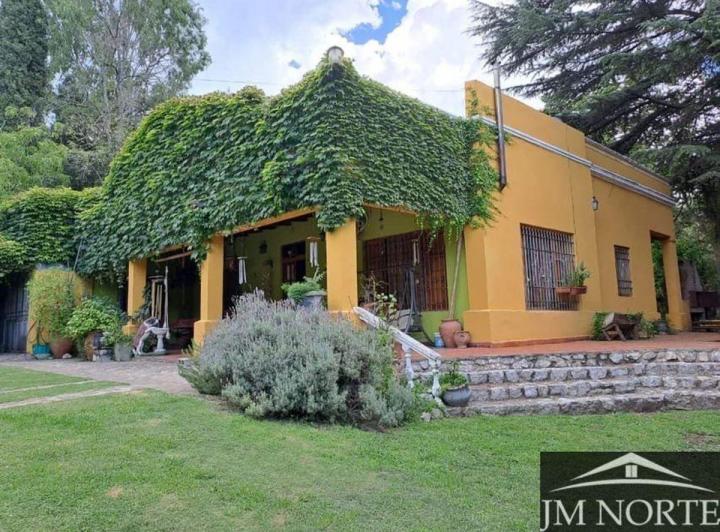 Casa · 285m² · 4 Ambientes · 2 Cocheras