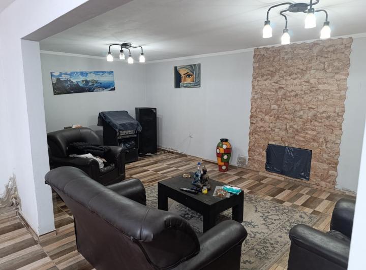 Casa · 260m² · 6 Ambientes · 2 Cocheras