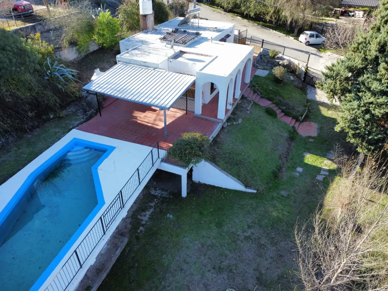 Venta: Casa - 2 Dormitorios - Patio, Pileta Y Cochera - Villa Del Lago - Carlos Paz