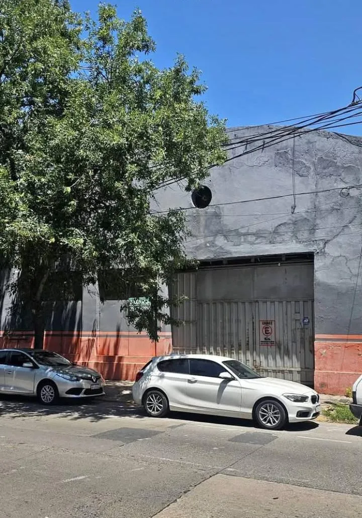 Alquilo galpon 510 metros cubiertos BARRIO PUEYRREDON