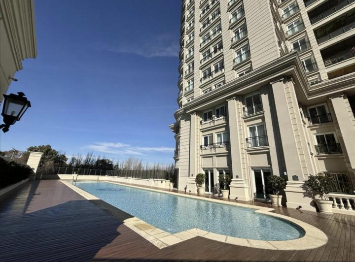 Departamento · 250m² · 5 Ambientes · 2 Cocheras