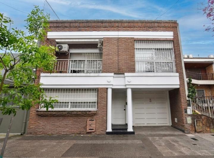 Casa · 225m² · 4 Ambientes · 1 Cochera