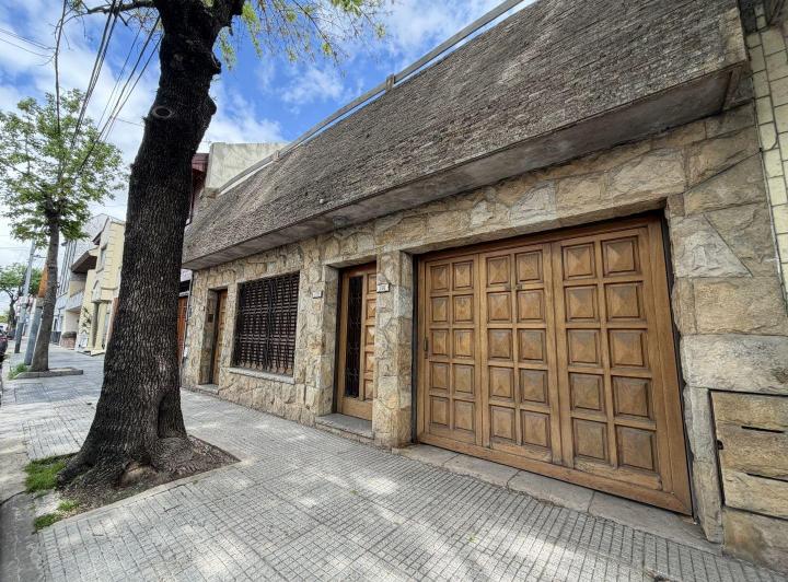 Casa · 186m² · 4 Ambientes · 1 Cochera