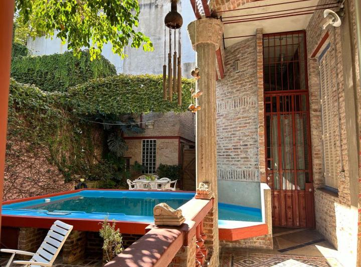 Casa · 360m² · 10 Ambientes · 1 Cochera