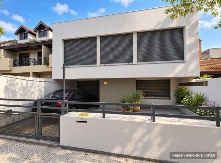 Casa · 270m² · 6 Ambientes · 2 Cocheras