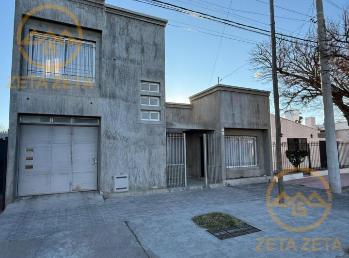 Casa · 214m² · 6 Ambientes · 1 Cochera