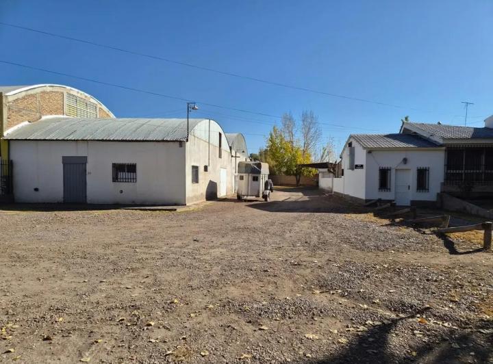 Bodega-Galpón · 900m² · 3 Cocheras
