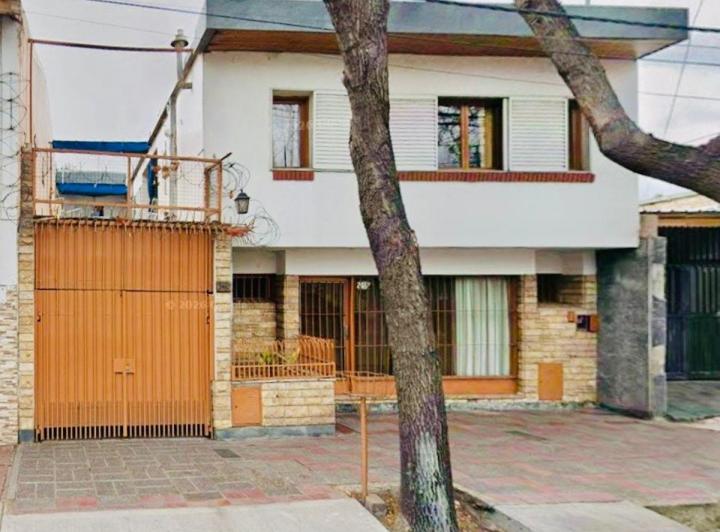 Casa · 247m² · 7 Ambientes · 1 Cochera