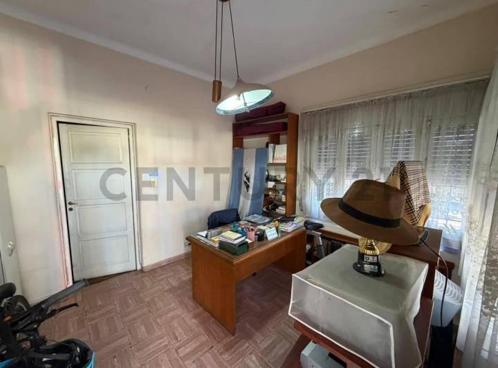 Casa · 190m² · 7 Ambientes · 1 Cochera