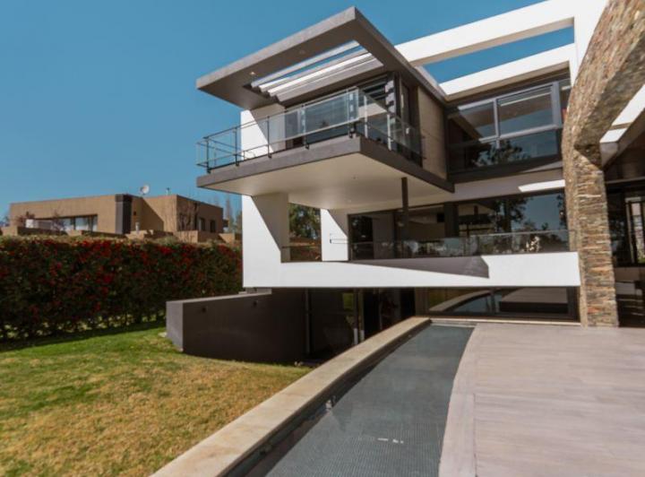 Casa · 650m² · 6 Ambientes · 3 Cocheras
