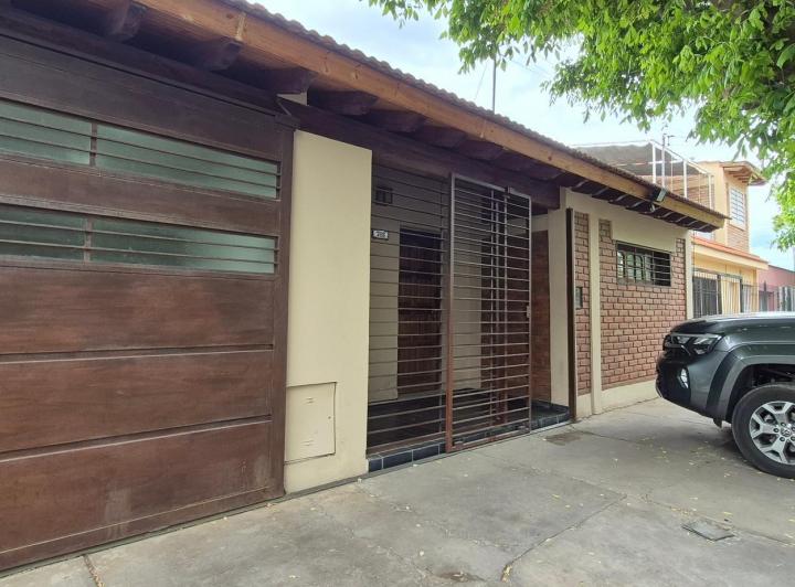 Casa · 174m² · 4 Dormitorios · 1 Cochera