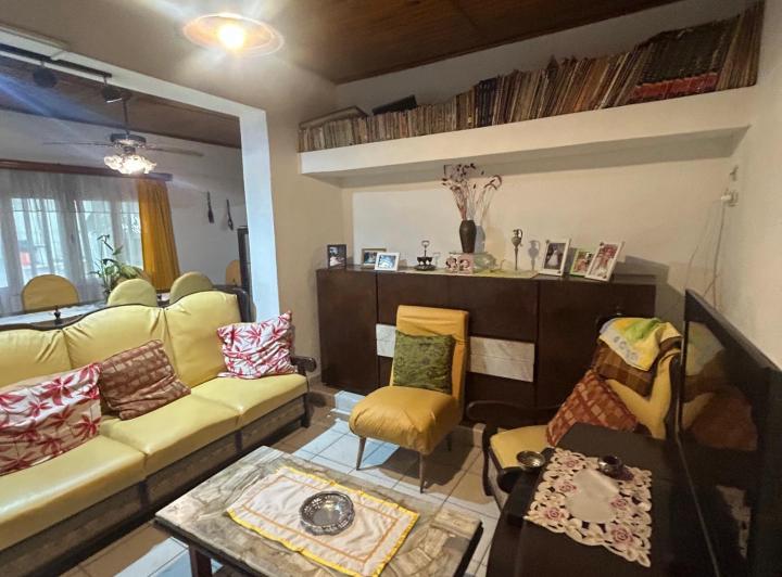 Casa · 250m² · 8 Ambientes · 3 Cocheras