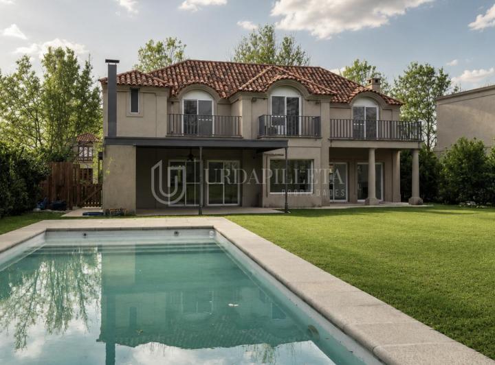 Casa · 886m² · 4 Ambientes