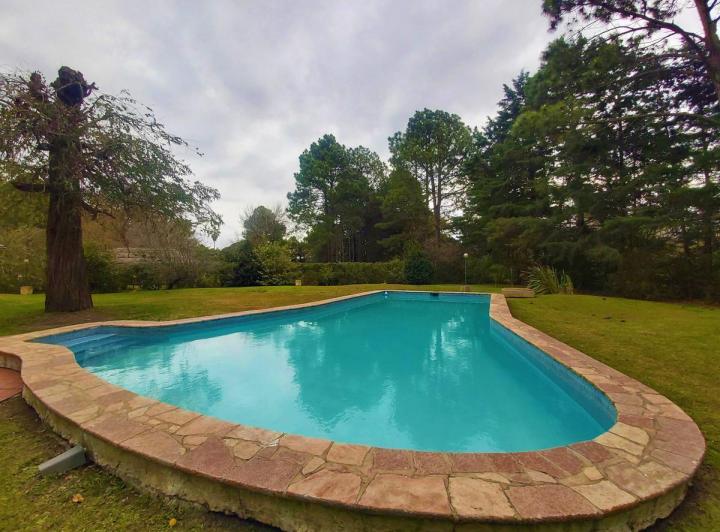 Casa · 130m² · 4 Ambientes · 10 Cocheras