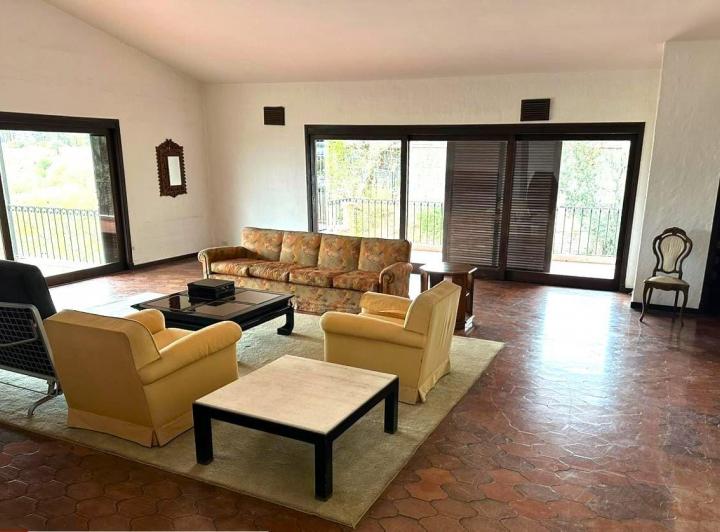 Casa · 322m² · 5 Ambientes · 1 Cochera