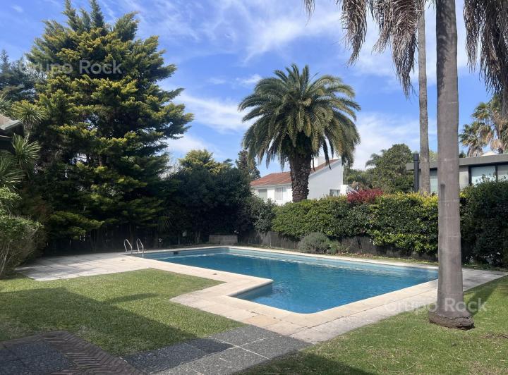 Casa · 570m²